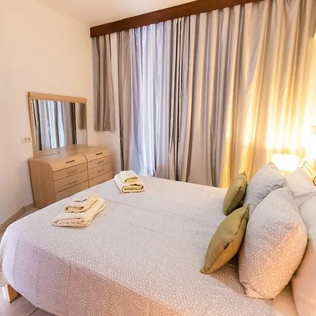 Two Bedroom Near El Duque Beach, Apartamento