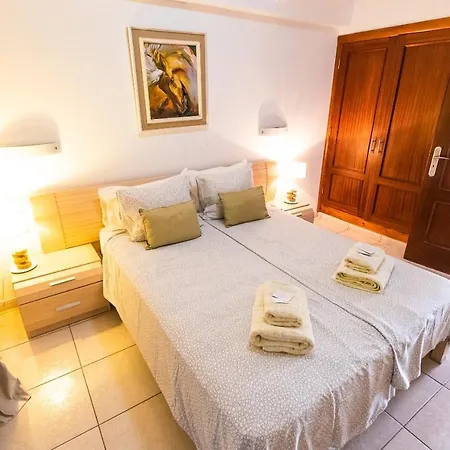 Two Bedroom Near El Duque Beach, Apartamento