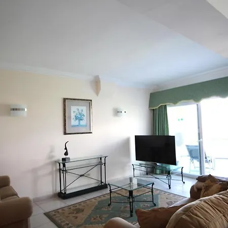 Two Bedroom Near El Duque Beach, Apartamento