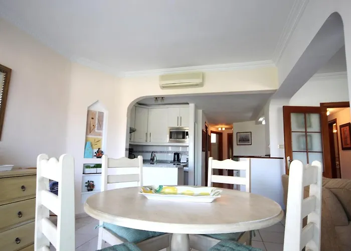 Two Bedroom Near El Duque Beach, דירה