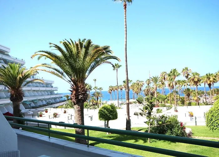 Two Bedroom Near El Duque Beach, אדחה